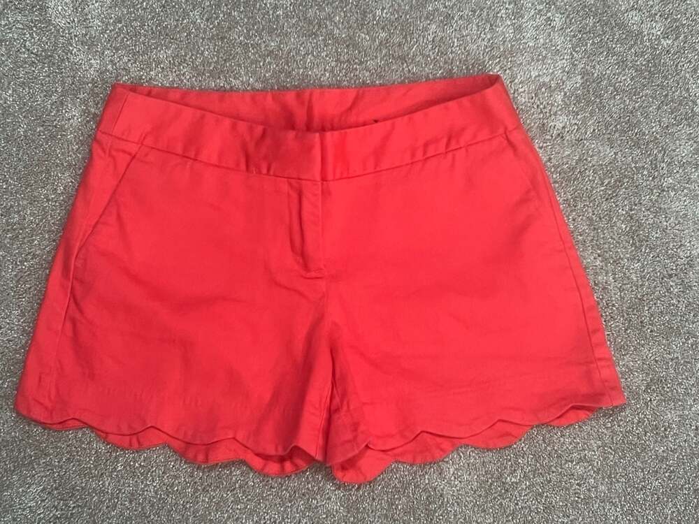 Attyre New York Women's Red Scalloped Hem Mid-Rise Chino Shorts Size 4